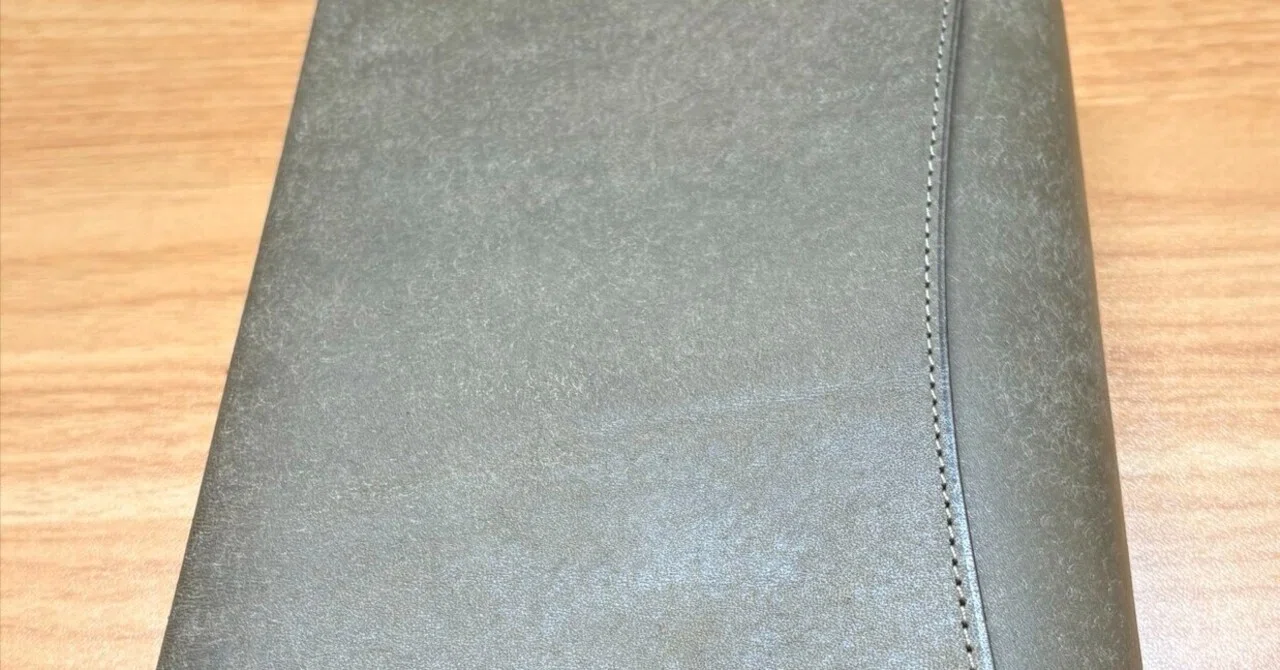 レザーブックカバー沼の果てに辿り着いた答え——UNROOFの「あらゆる厚み 