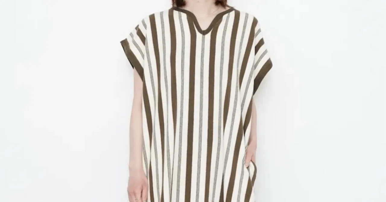 夏の風を、さらりと纏う【PHEENY】Pile Border Cover-up Dress｜THIRTY 
