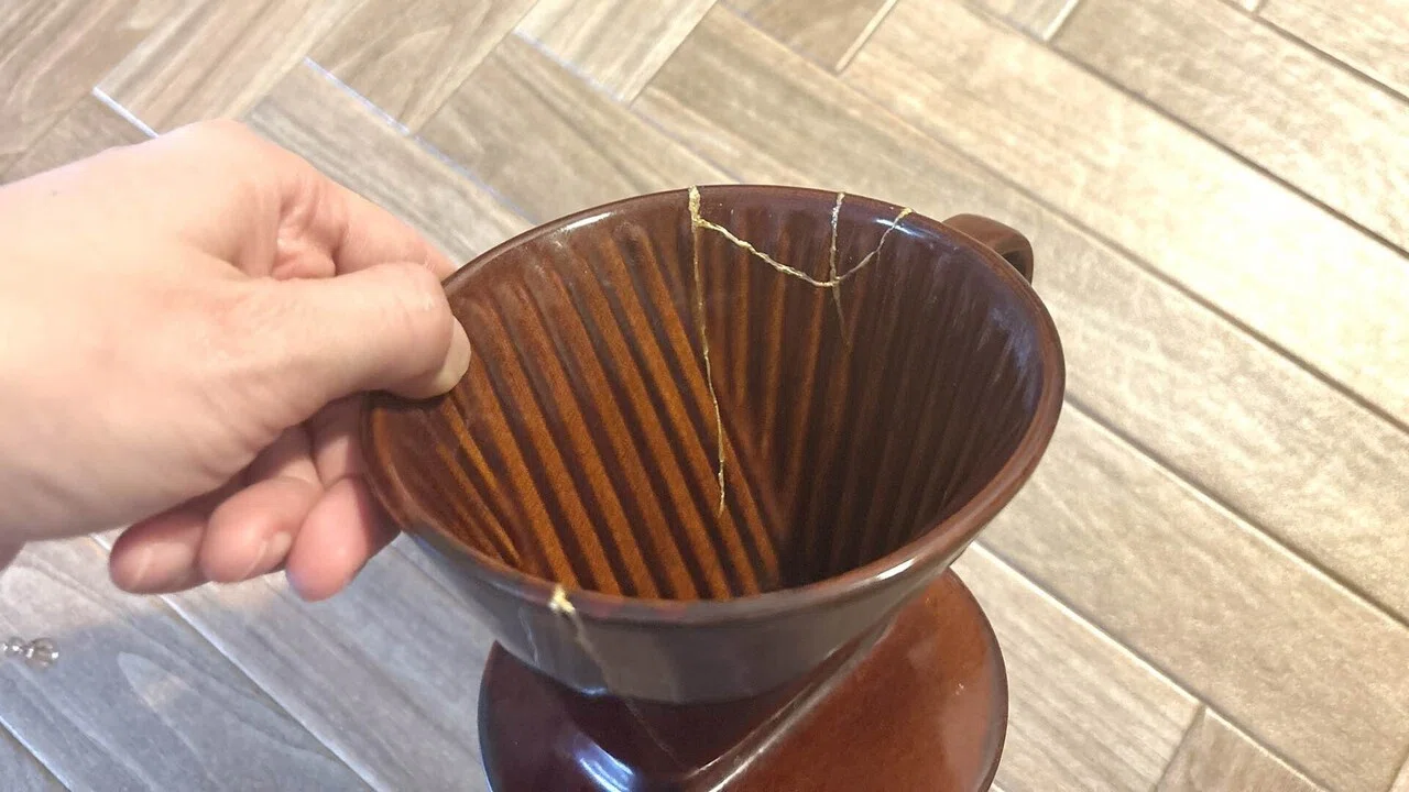 割れた食器を金継ぎ風になおす｜Me