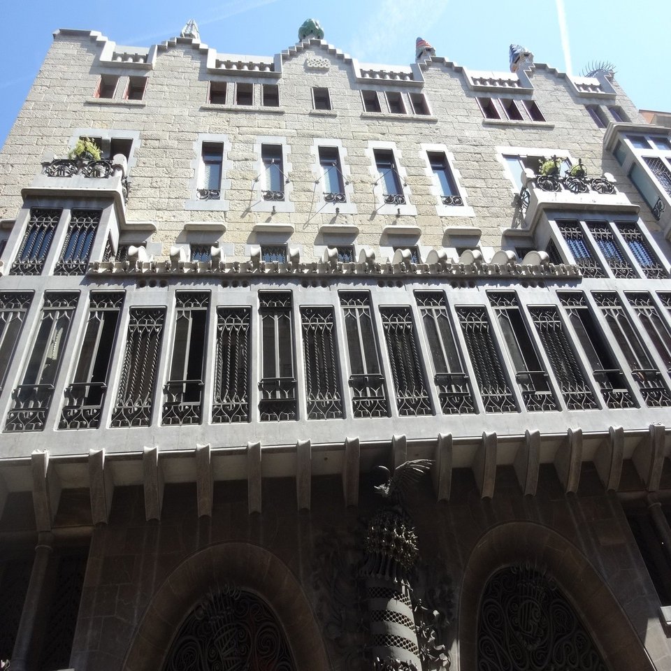 バルセロナ紀行21 グエル邸 カサ バトリョ カサ ミラなど 門田和雄 Note