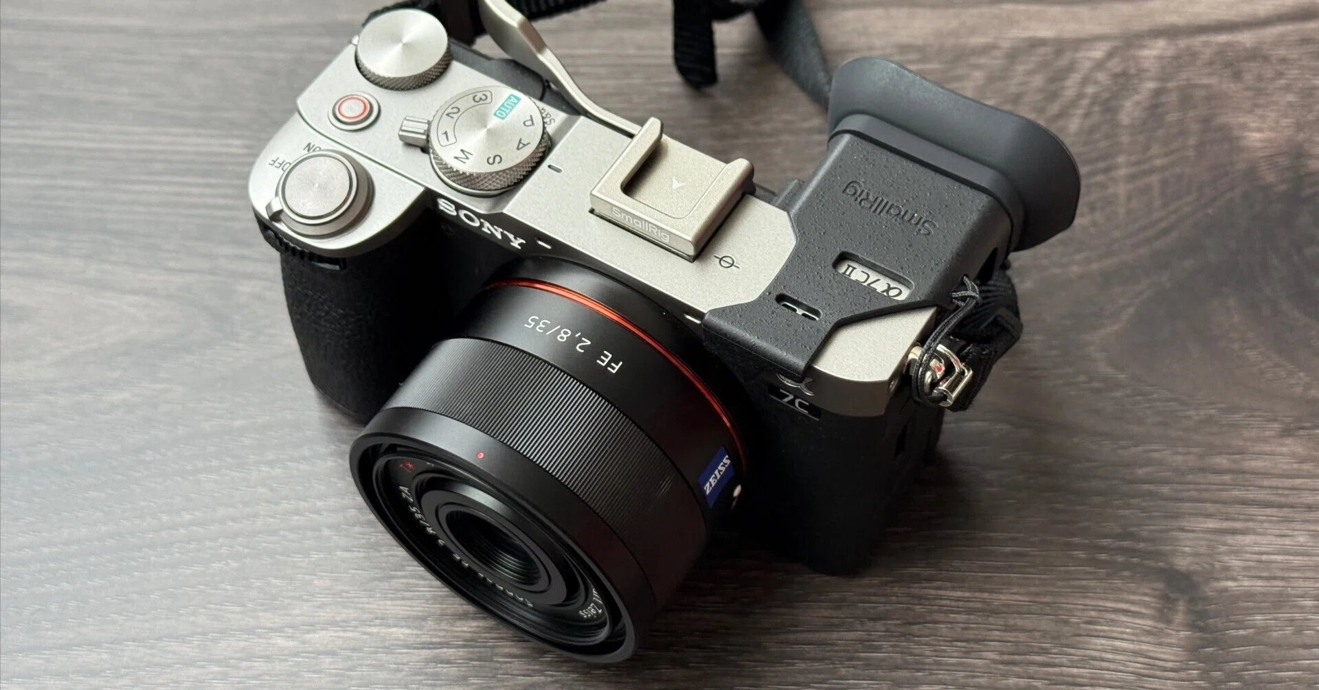 α7C IIに合う軽量レンズ──Sonnar T* FE 35mm F2.8 ZAは、今こそ