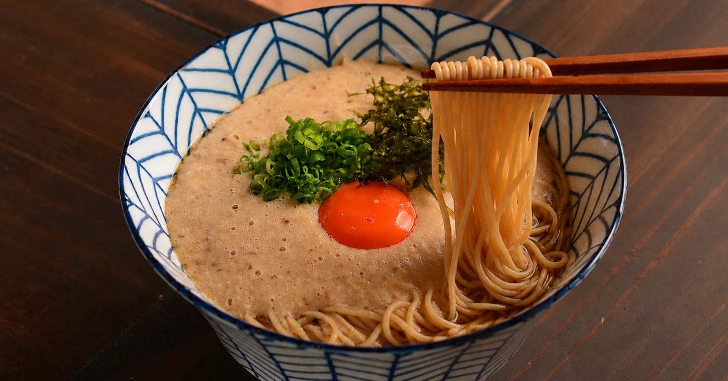 美味い飯と酒で旅人の英気を養う囲炉裏処、鳥焼と蕎麦の店「箱根いろり