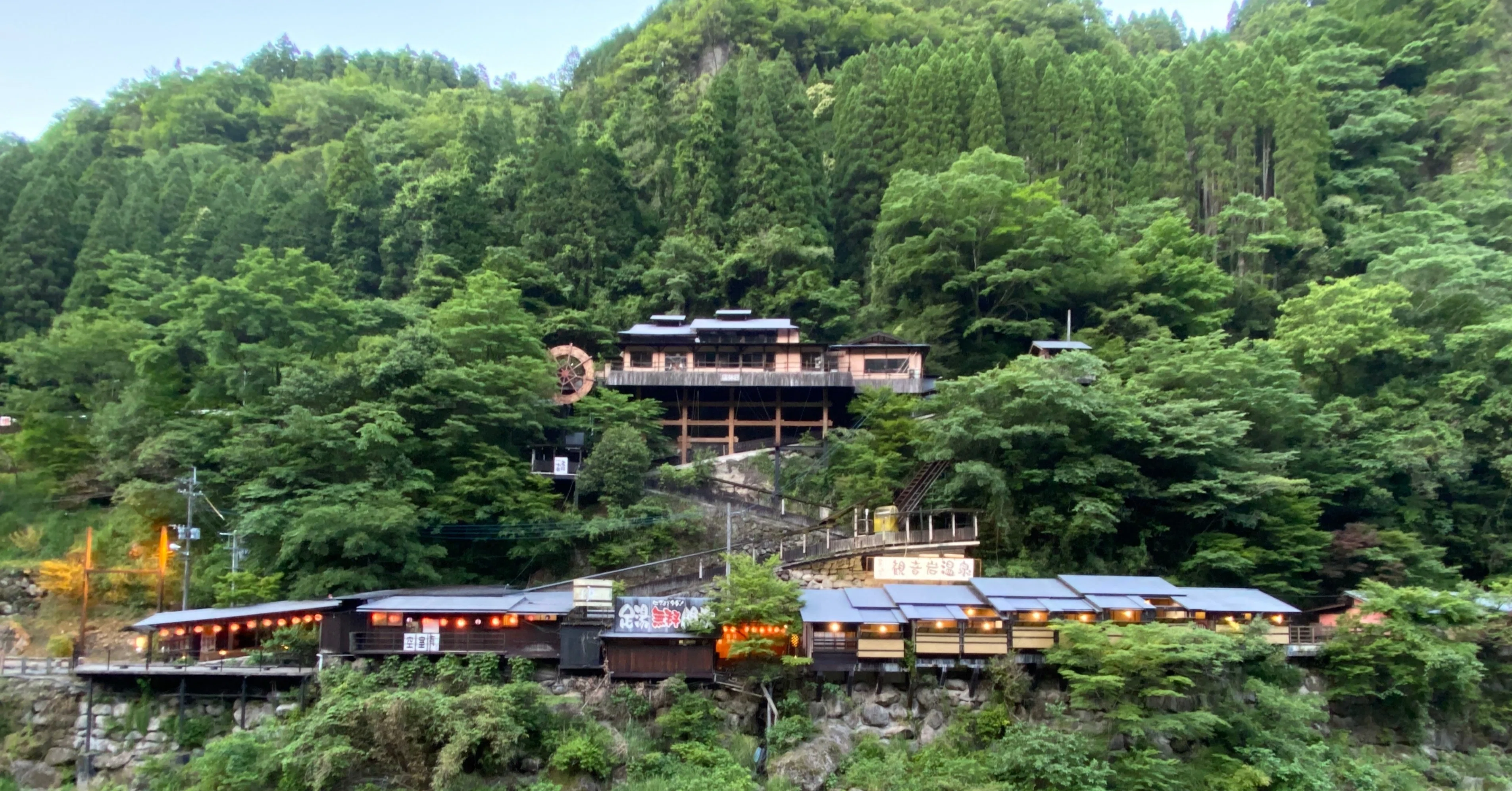 杖立温泉街/千と千尋の神隠し世界【TUETATE Hot spring】｜village