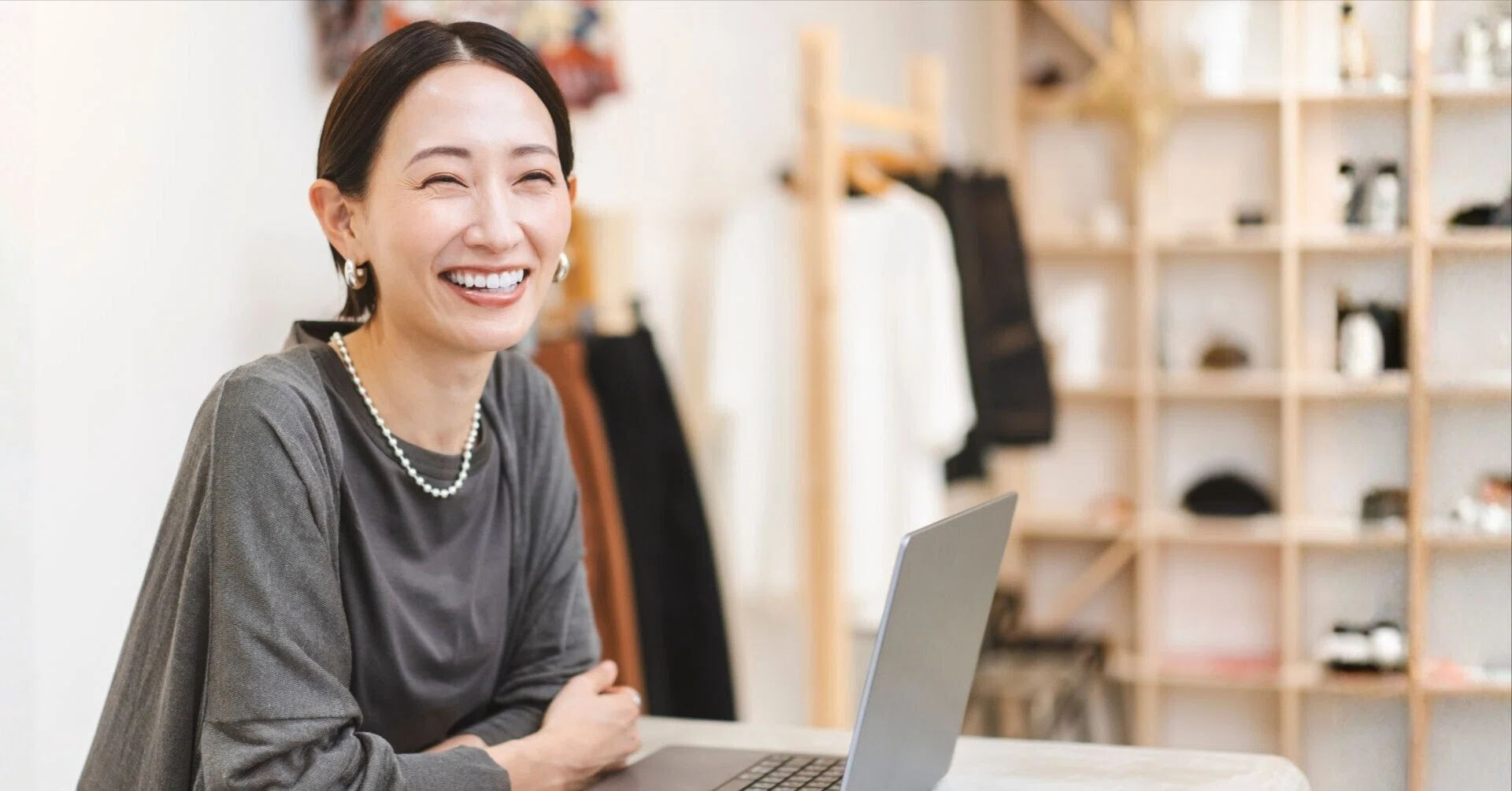 正社員の女性におすすめの副業は？本業と両立しやすい在宅ワーク
