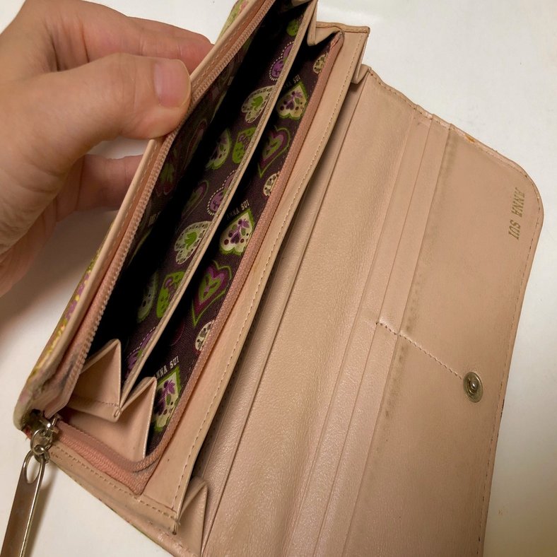 10年使ってるアナスイの財布が、全然、ボロボロにならない。｜しばあき