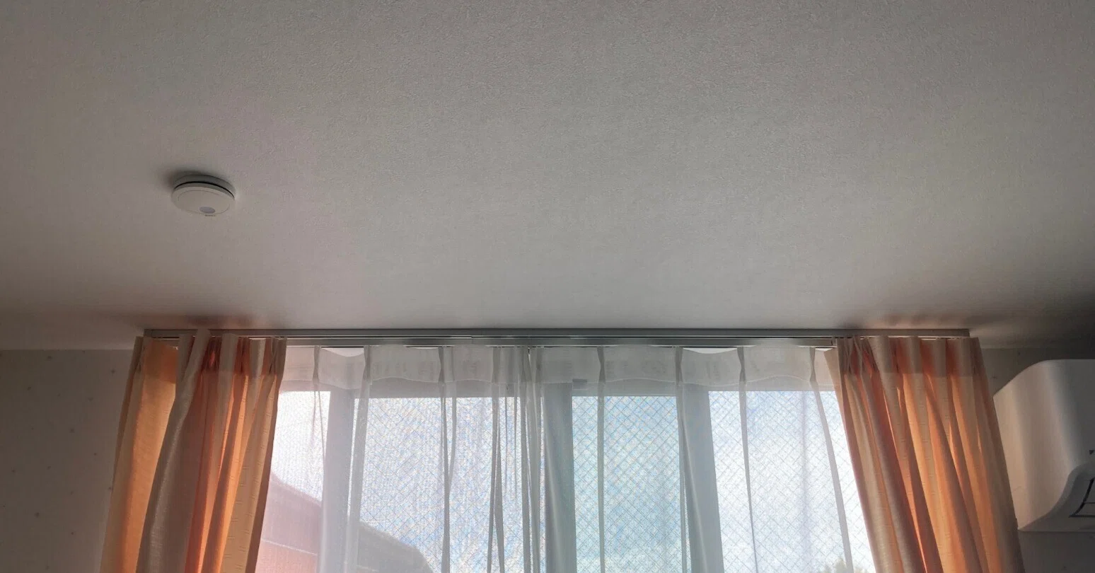 建築のプロが解説】毎日を心地よく。古いカーテンレール、そのままにし 