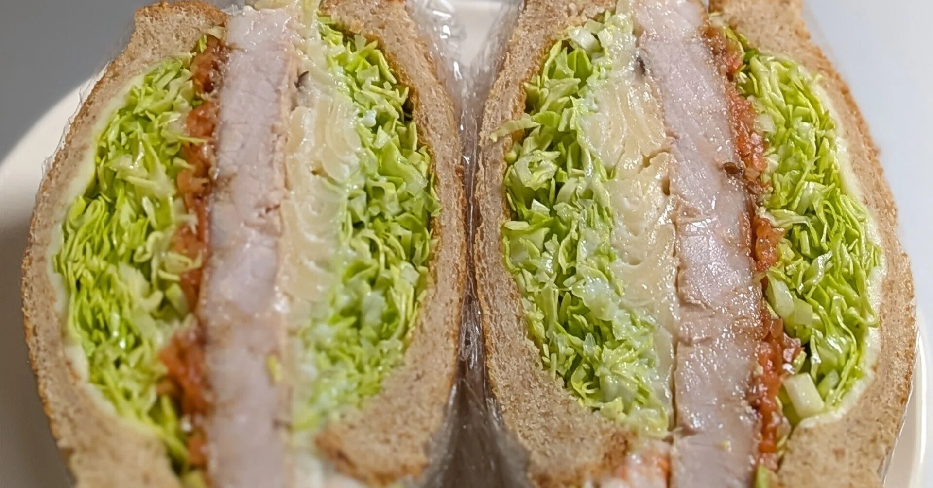 sandwich 使用 Maybe if you just sandwich everything between bread and eat it, it