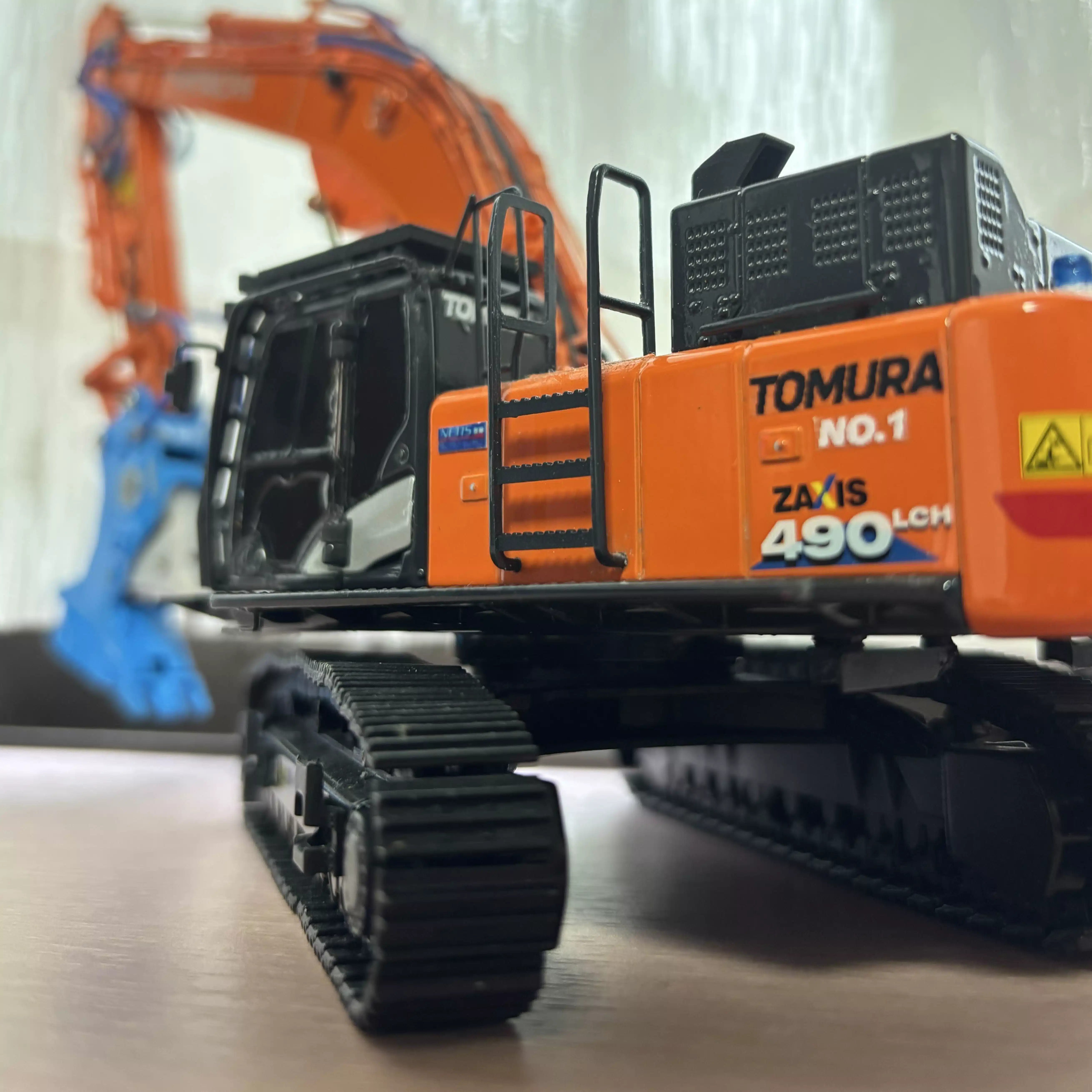 日立建機日本 ZX125W-7 1/50が完成！✨｜minato.excavator