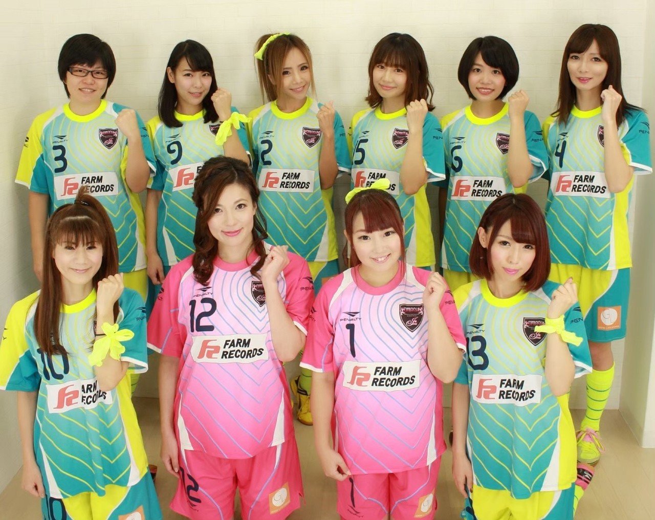 OMIASHI』メンバーに訊く！芸能人女子フットサルのいま｜フットサル