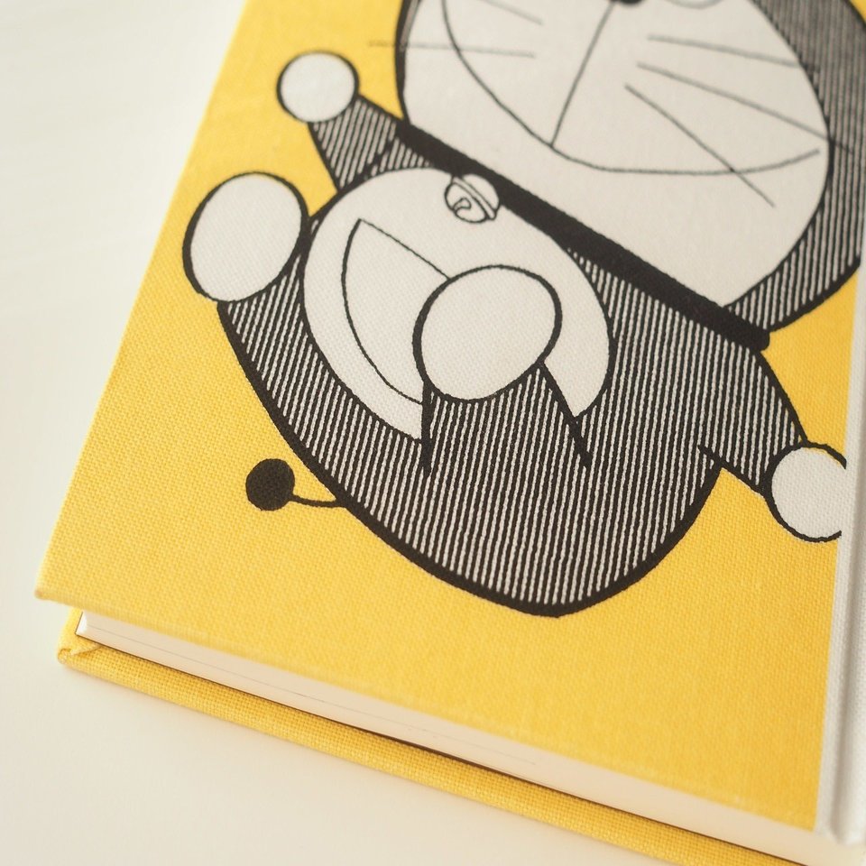 布クロス装のひみつ 100年ドラえもん のこだわりを訊きます 100年ドラえもん 公式 Note