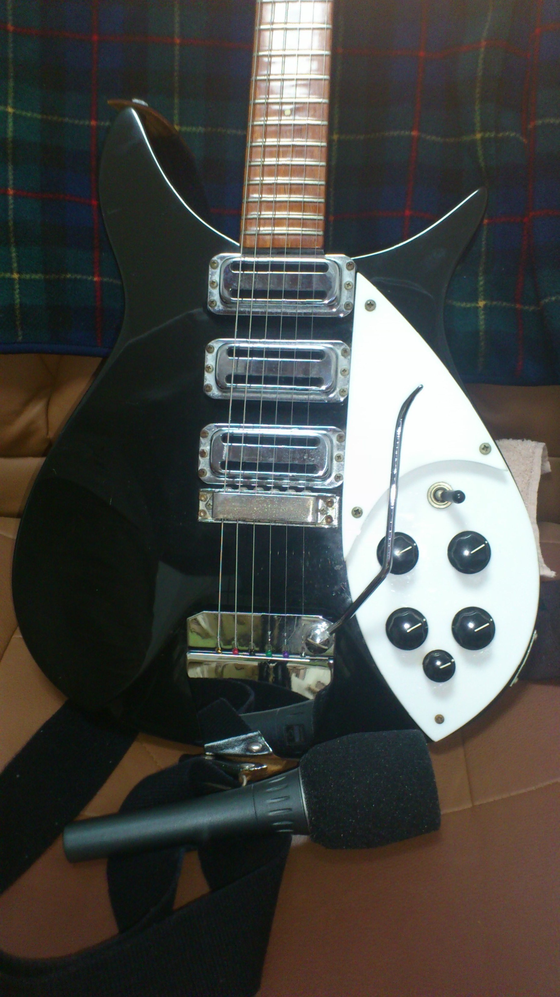ついに,Rickenbacker 325が復活です^^ゝJohn Lenno…｜OHORI123
