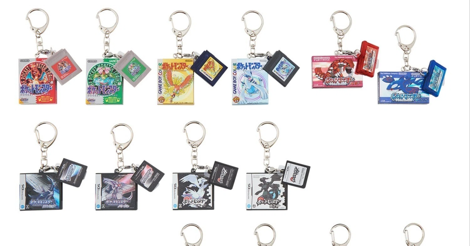ポケモン パッケージ&カートリッジキーホルダーコレクション 5種 セミコンプ 愚痴】なぜ売り切れる商品をガチャにするのか。ポケモンセンター