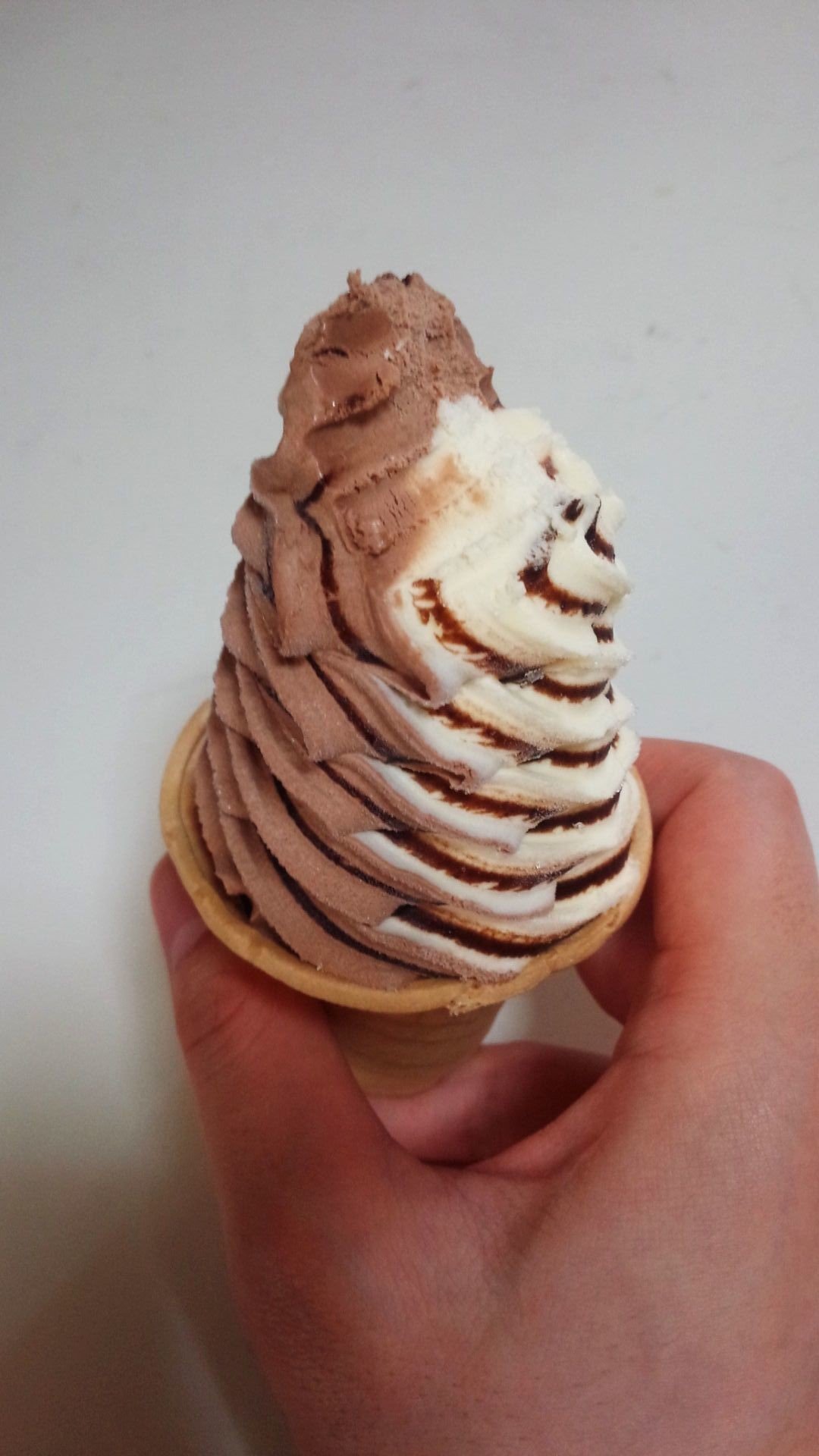 コンビニアイス】「SUNAO チョコ＆バニラソフト」～ローソン～｜Yamato