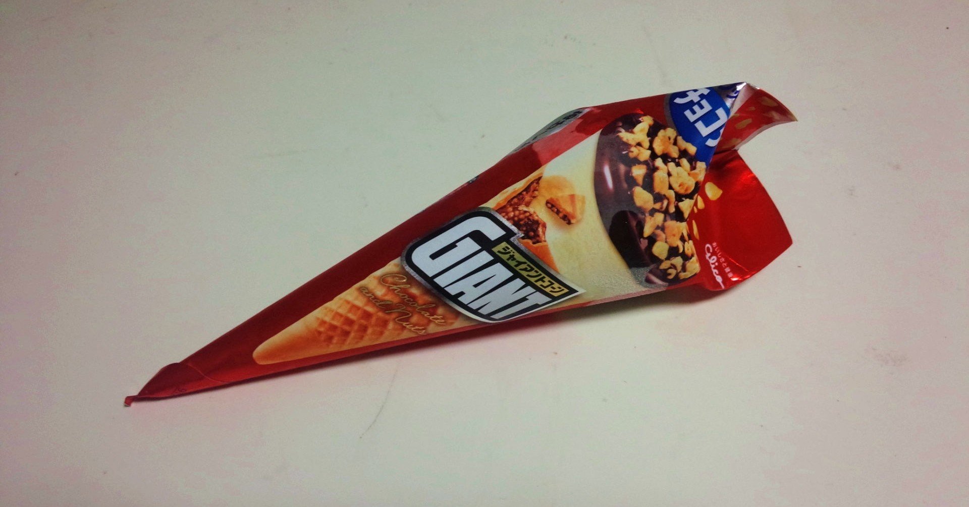 コンビニアイス】「ジャイアントコーン チョコナッツ」～ローソン 