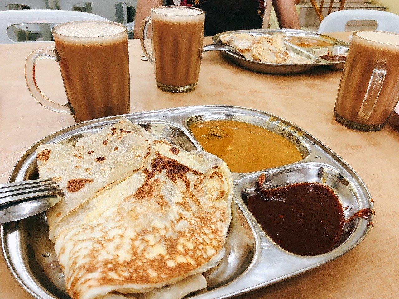 11. ロティチャナイwithカレー(マレーシア ) インド人街で食べた朝食。飲み物も入れて150円くらい。ロティチャナイは小麦好きのツボに