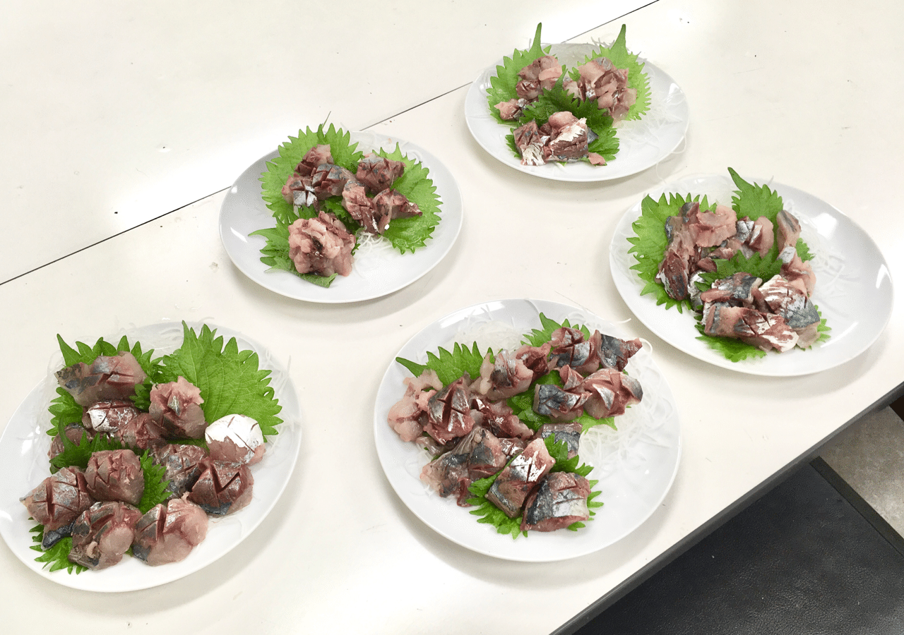 魚さばきはオレにまかせろ 初心者も約2時間で姿造りが出来る オクト君のやさしい魚の捌き方教室 約2時間でサカナがさばけられる 料理教室 主宰サカナサバキスト オクトくん Note