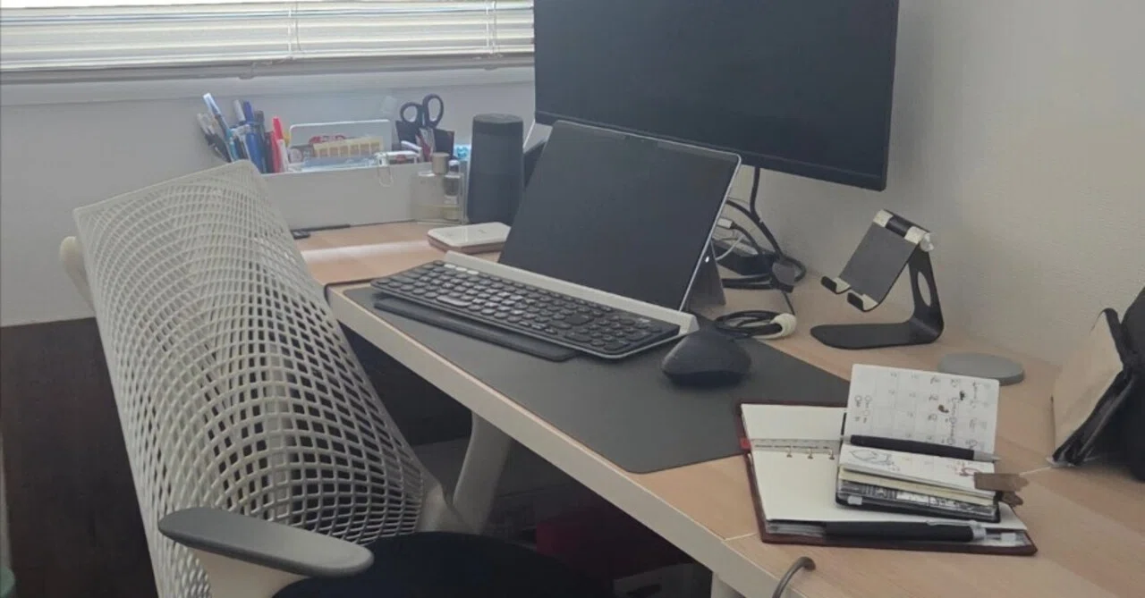 What's on my desk? | 化学系開発マーケティング職のワークスペース
