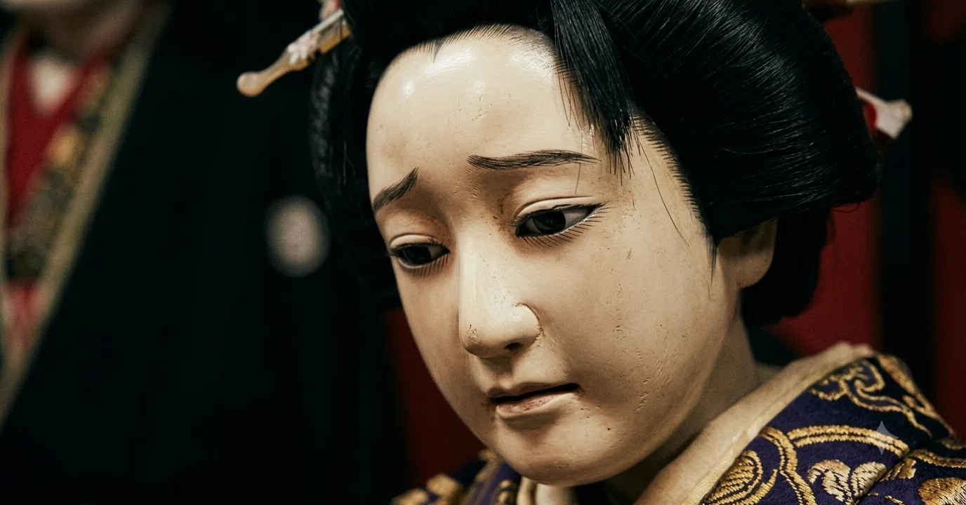300年前の「鏡」――近松門左衛門が現代の私たちに遺した、生を輝かせる