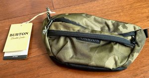 スノボやアウトドア用の迷彩バックパックならBurton Rider's 25L