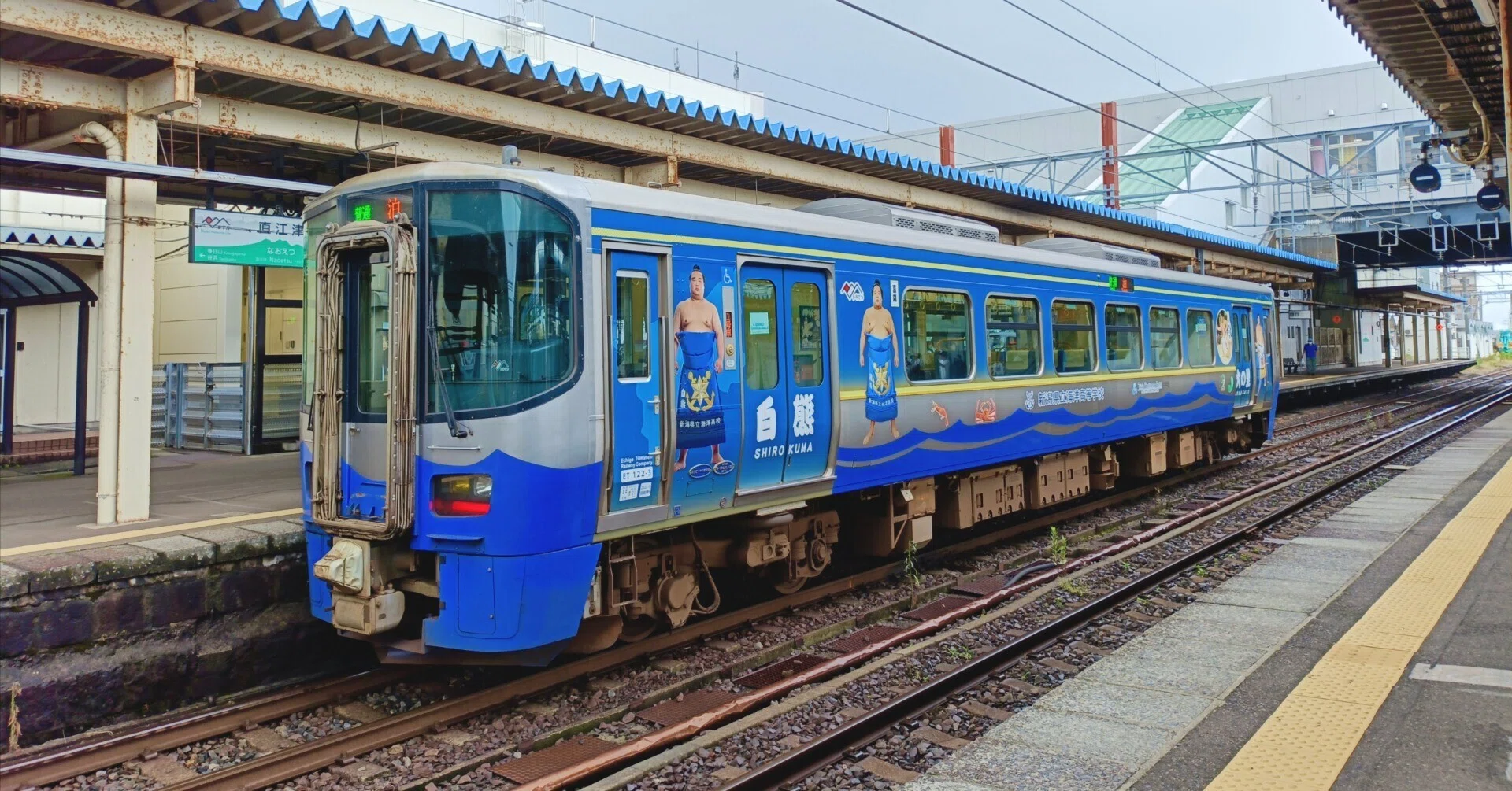 横綱 大の里が大迫力の鉄道車両 【えちごトキめき鉄道】 日本海ひすい