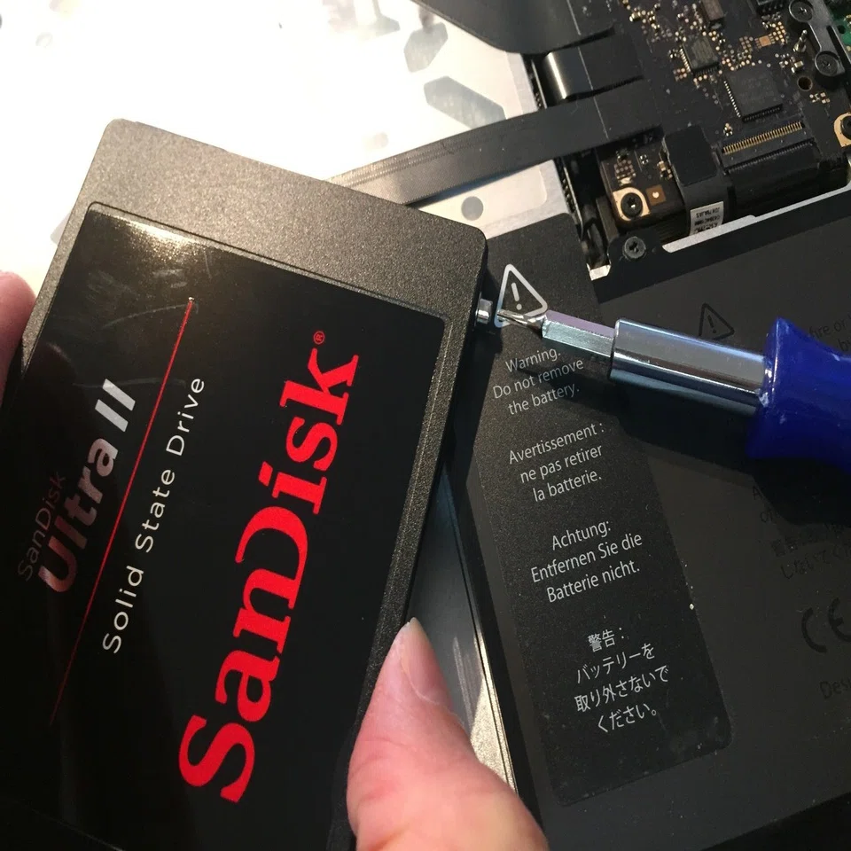 HDDの5倍】MacBook Pro early 2011のストレージ換装（HDD→SSD)編【速 
