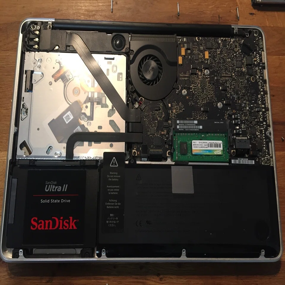 HDDの5倍】MacBook Pro early 2011のストレージ換装（HDD→SSD)編【速 