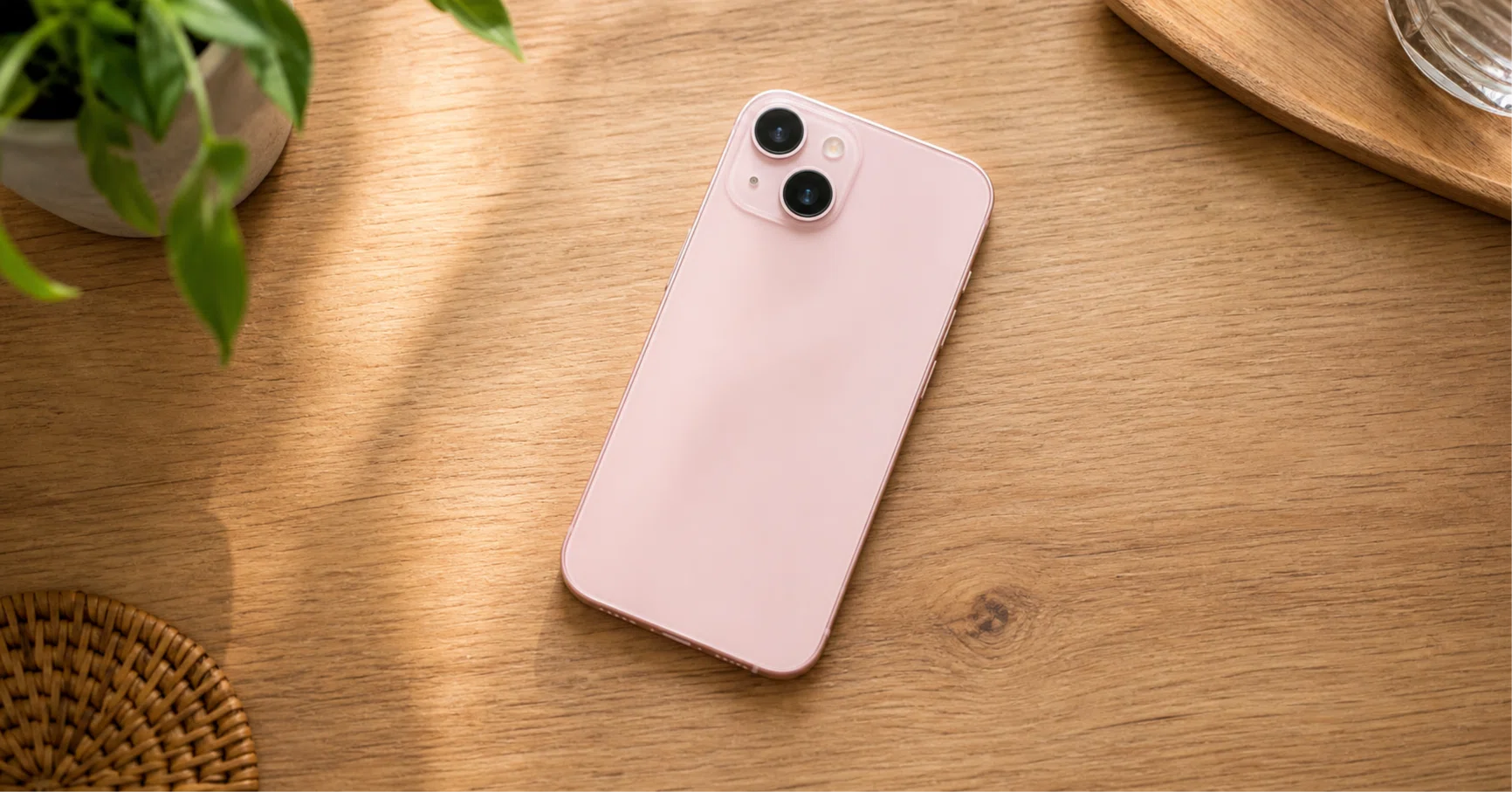 整備済みiPhone 13 miniで、小さいスマホを手頃に手に入れる──今なら 