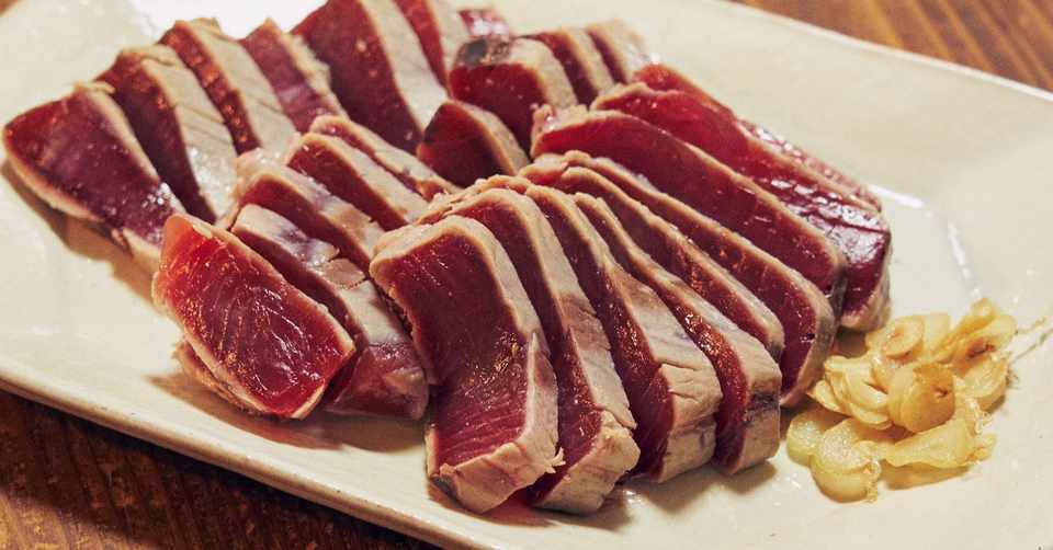 大蒜の香りがそそる ねっとり塩鰹のたたきの作り方 今井真実 料理家 Note