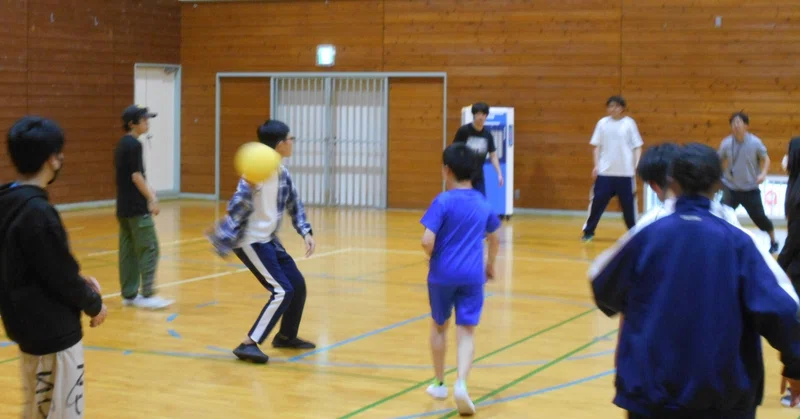 思い思いに過ごす、昼休みの時間