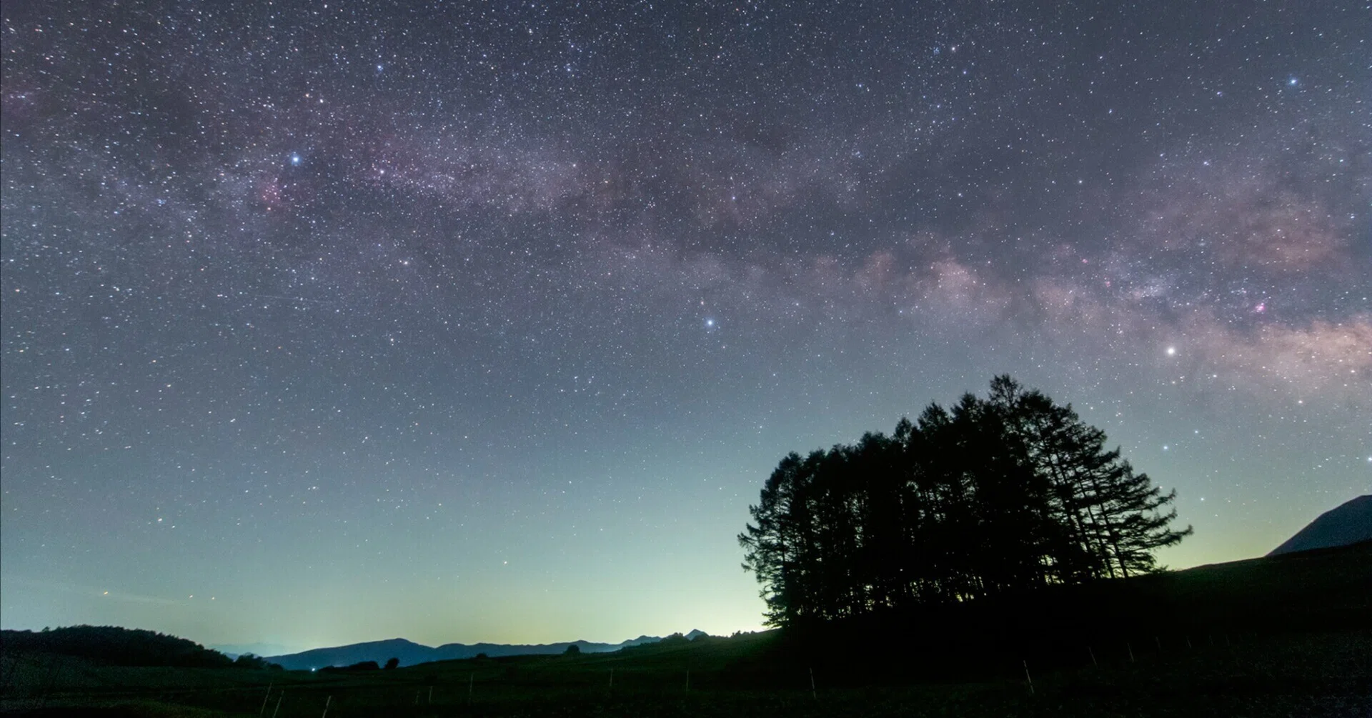 星景写真・一枚の記憶「まるで北海道！ 嬬恋高原 カラマツの丘と天の川