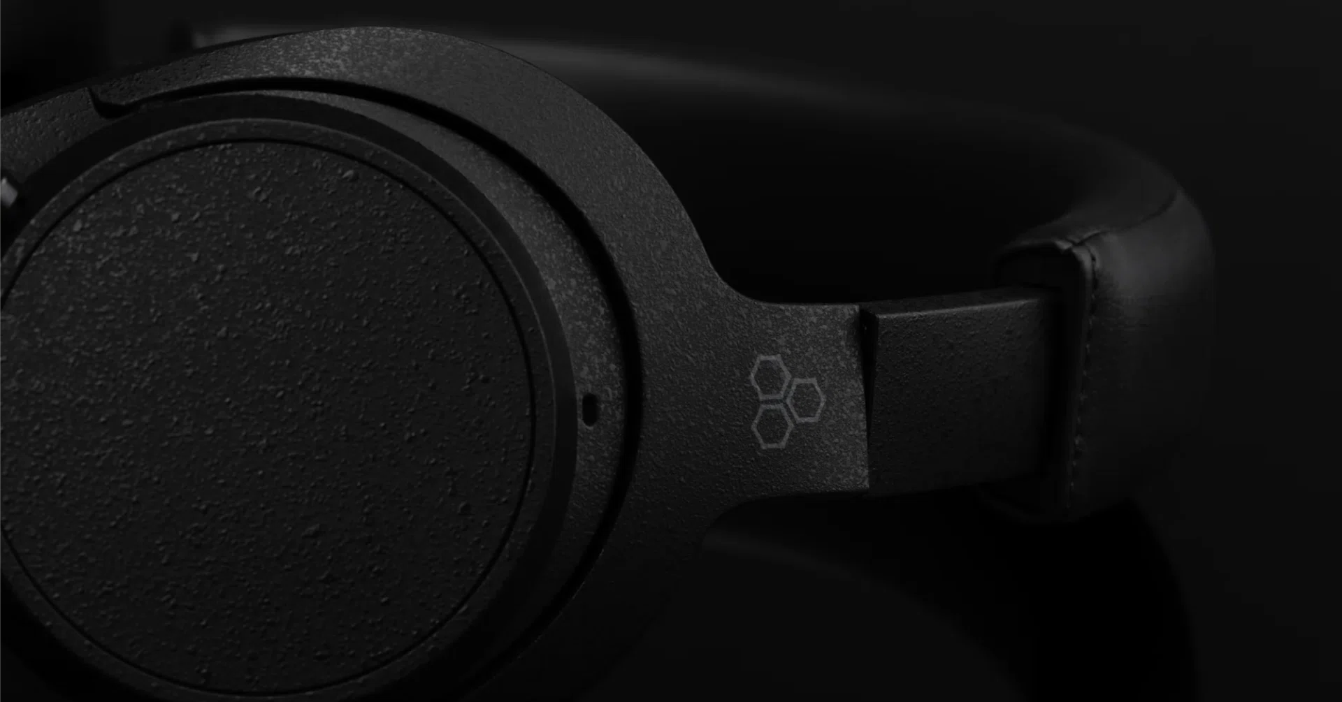 UX5000 レビュー】ワイヤレスの常識が変わる。「音質特化」のfinal