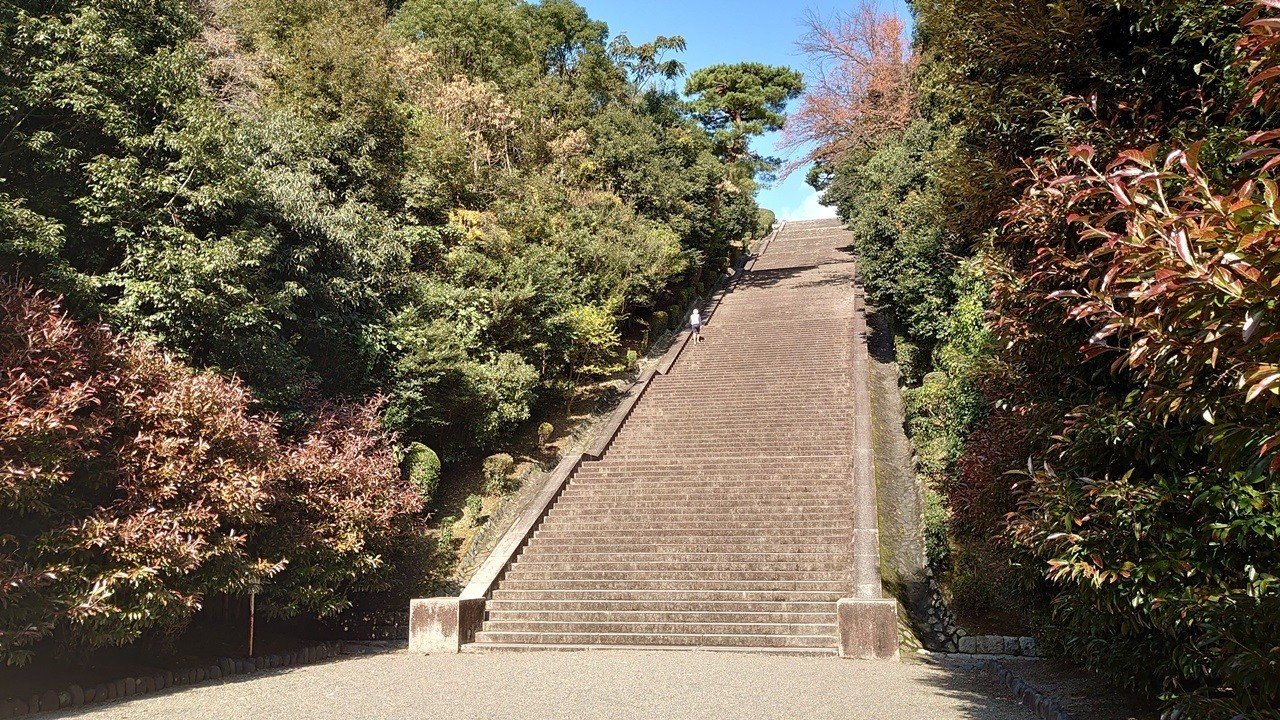厳かな京都の名所 伏見桃山の明治天皇陵と大階段 ケイ Note