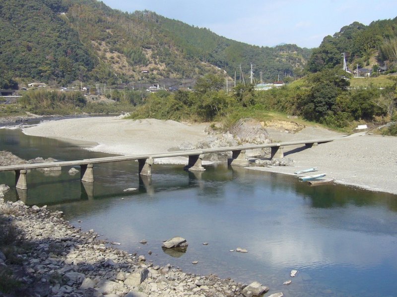 広大な四万十川と沈下橋