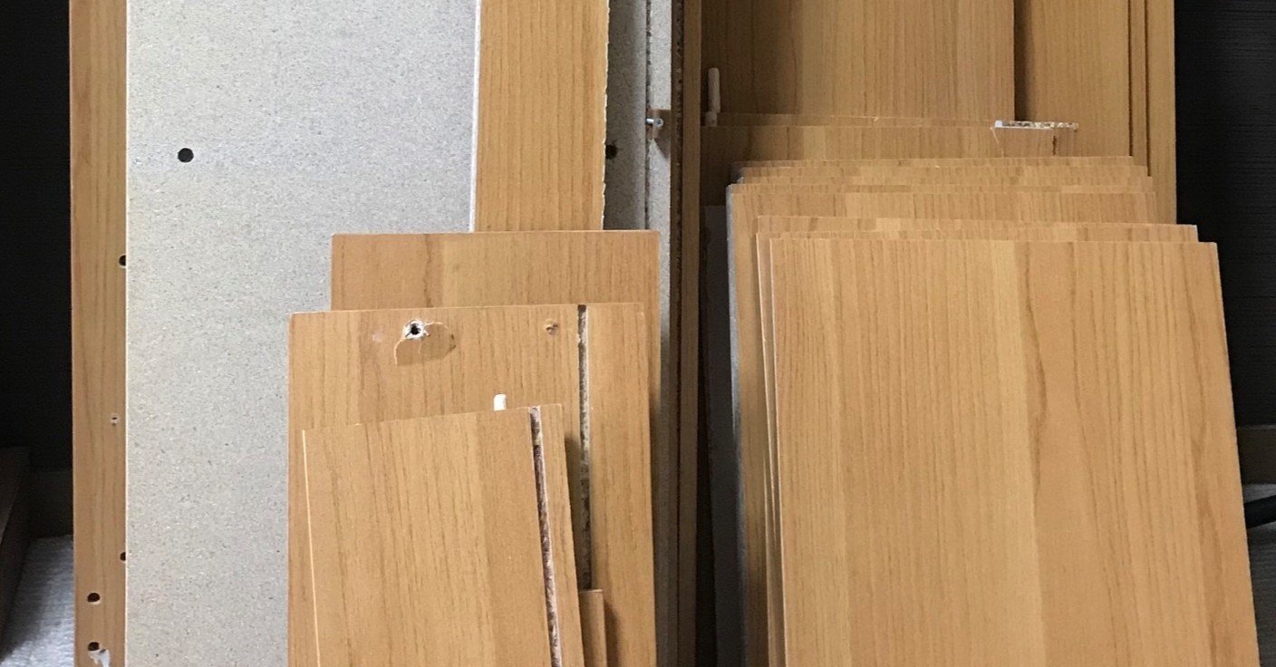 業者に頼むと高いから 本棚と食器棚を自分で解体した 芳賀まりも Note