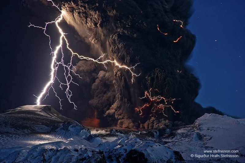 噴火によっておこる 火山雷 がすごい 6 26は雷記念日 オモシロなんでも雑学 公式 Note 噴火によっておこる 火山雷 がすごい 6 26は雷記念日 オモシロなんでも雑学 公式 Note