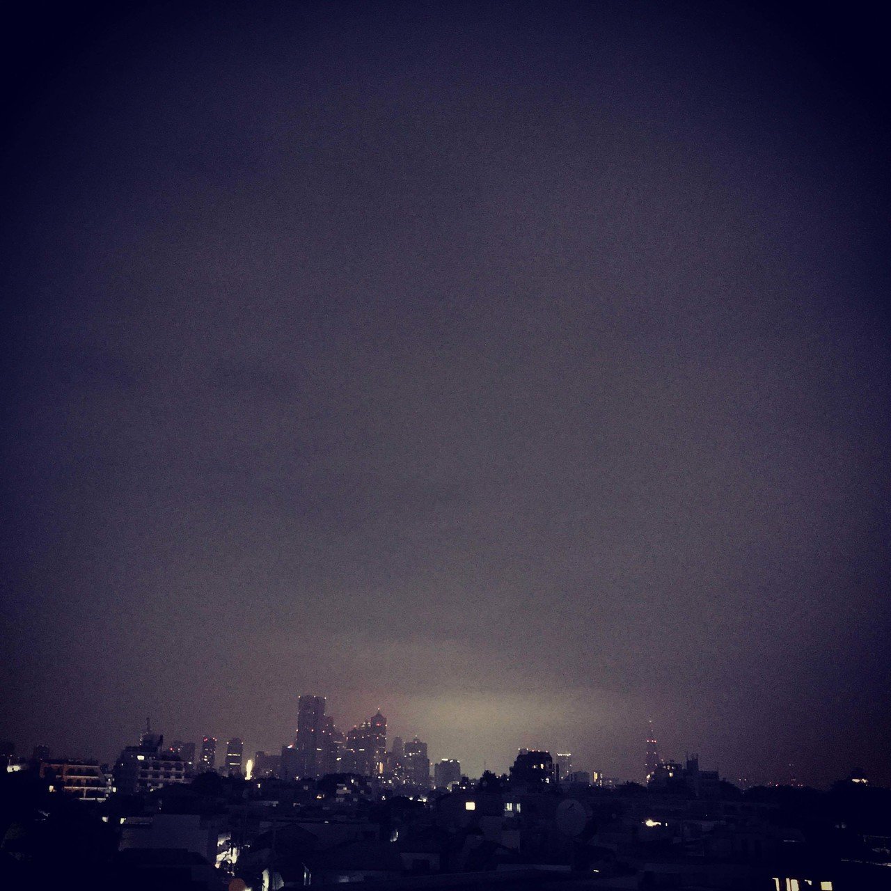 東風ふいてとめどなく 胸さわぎ 摩天楼は霧のなか 西新宿高層ビル群 東京 夜景 Tokyo 青野りえ Note 東風ふいてとめどなく 胸さわぎ 摩天楼は霧のなか 西新宿高層ビル群 東京 夜景 Tokyo 青野りえ Note