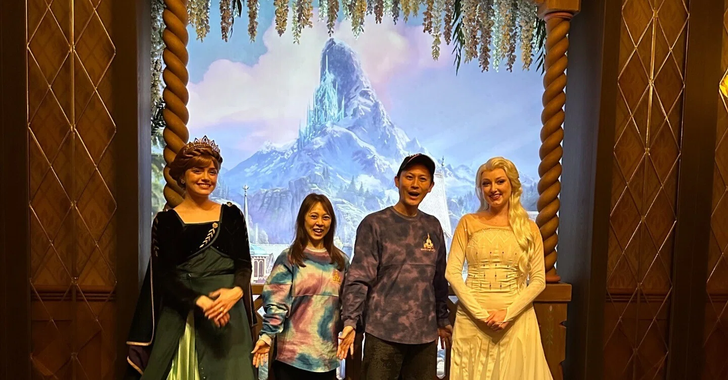 ディズニーランドパリ】アナとエルサの2人に会える！ロイヤル・エン