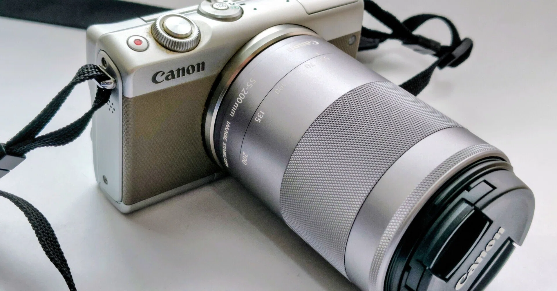 【Tsuki】Canon EOS M100 望遠レンズ2本 Tsuki】Canon EOS M100 望遠レンズ2本 EOS M100 ミラーレス一眼カメラ