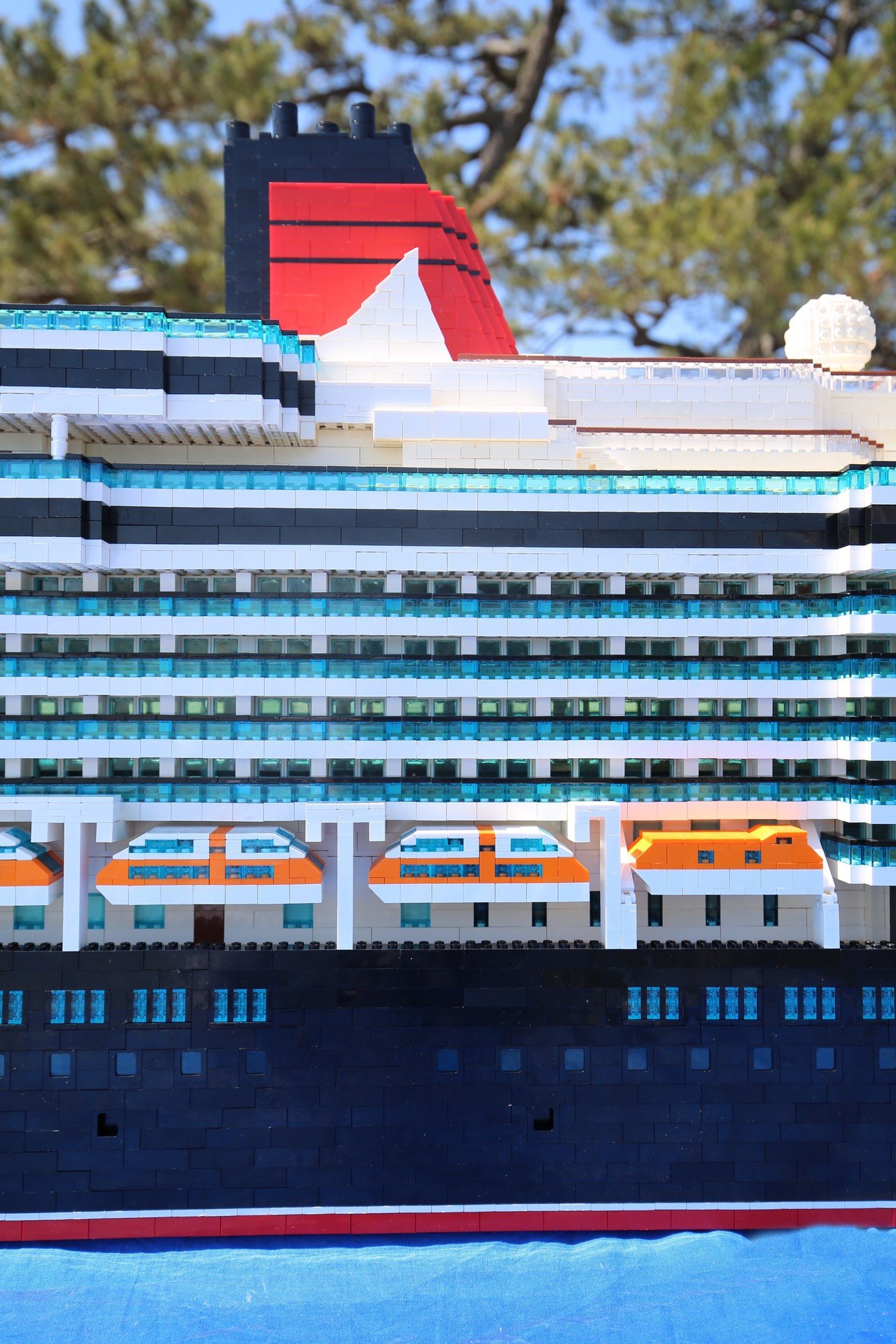 専用他の方発送×【夕暮れの船着場】豪華額装 メイン作品】 豪華客船 MS Queen Elizabeth by mol｜灘校LEGO同好会