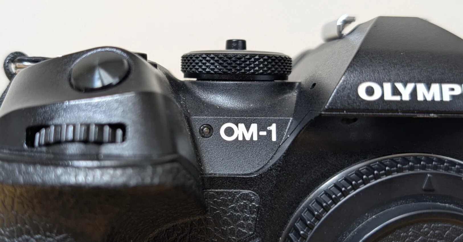 OLYMPUS OM-1 一眼レフカメラ　中古品 安い」という理由でエントリー機を買うくらいなら中古のOM-1を買おう