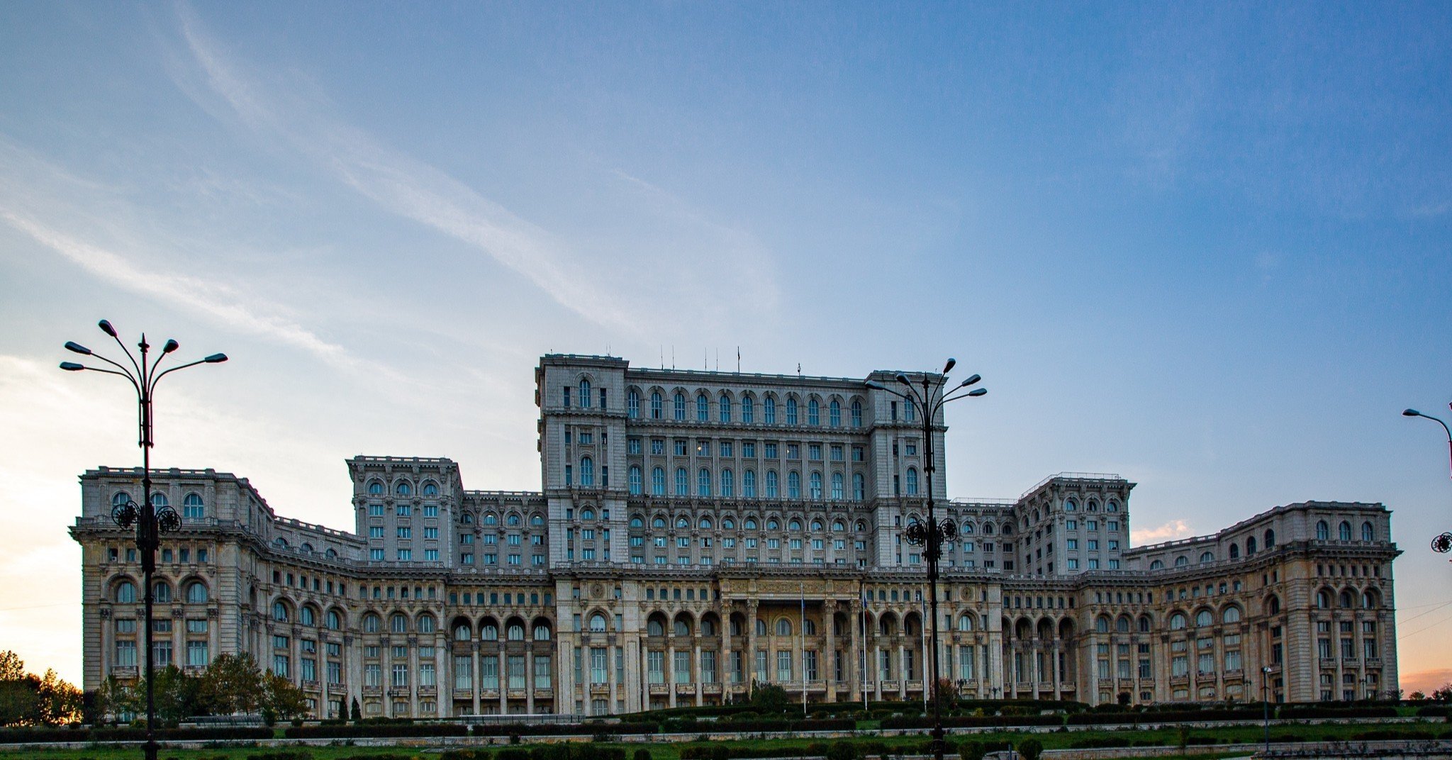 ルーマニア 作家 アート 絵画 手描き サイン入り ブカレスト 歴史