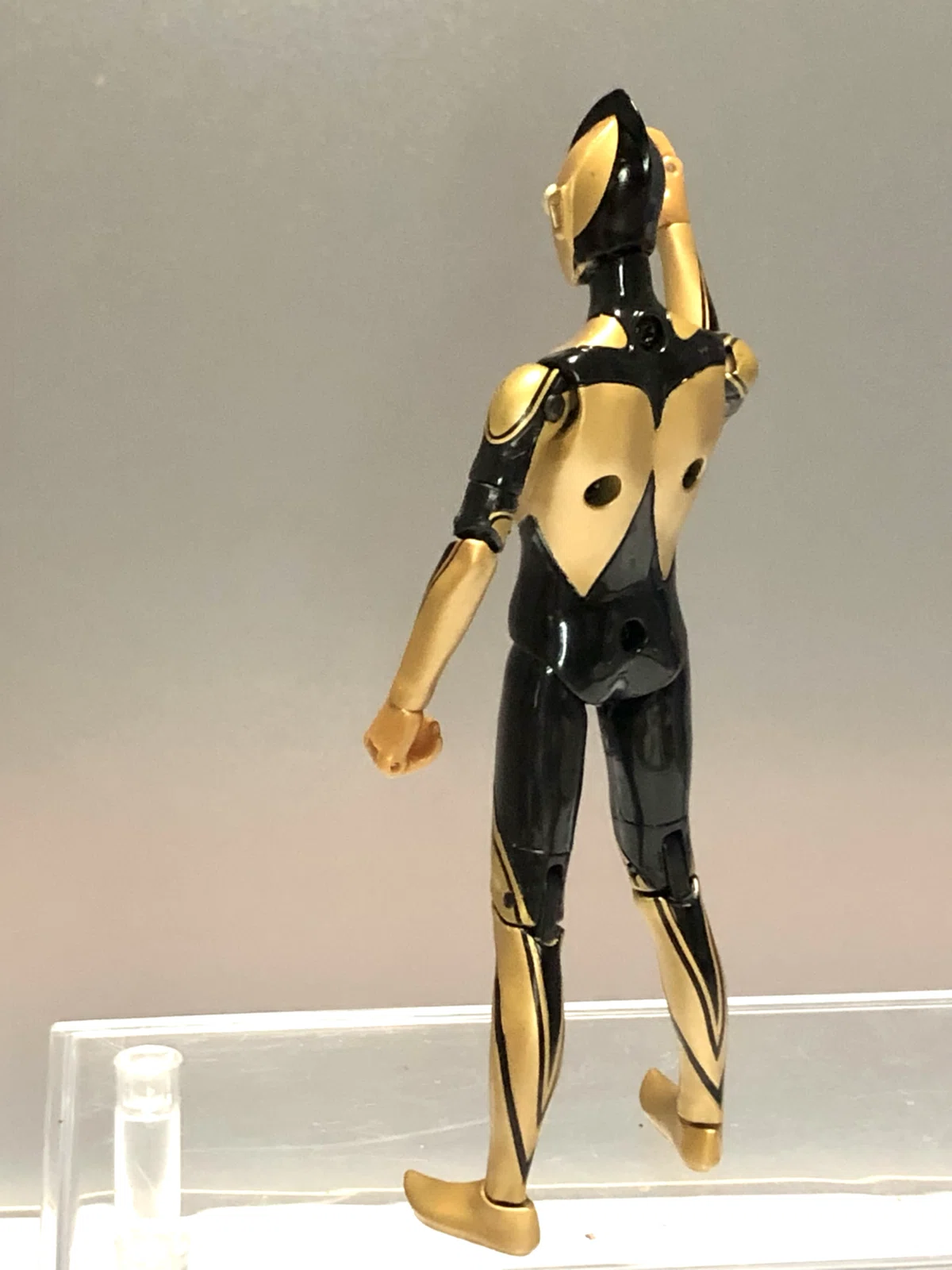 金色と黒色のアクションフィギュア みどりの窓口と金色兄さん｜DragonCompany～りうぢ