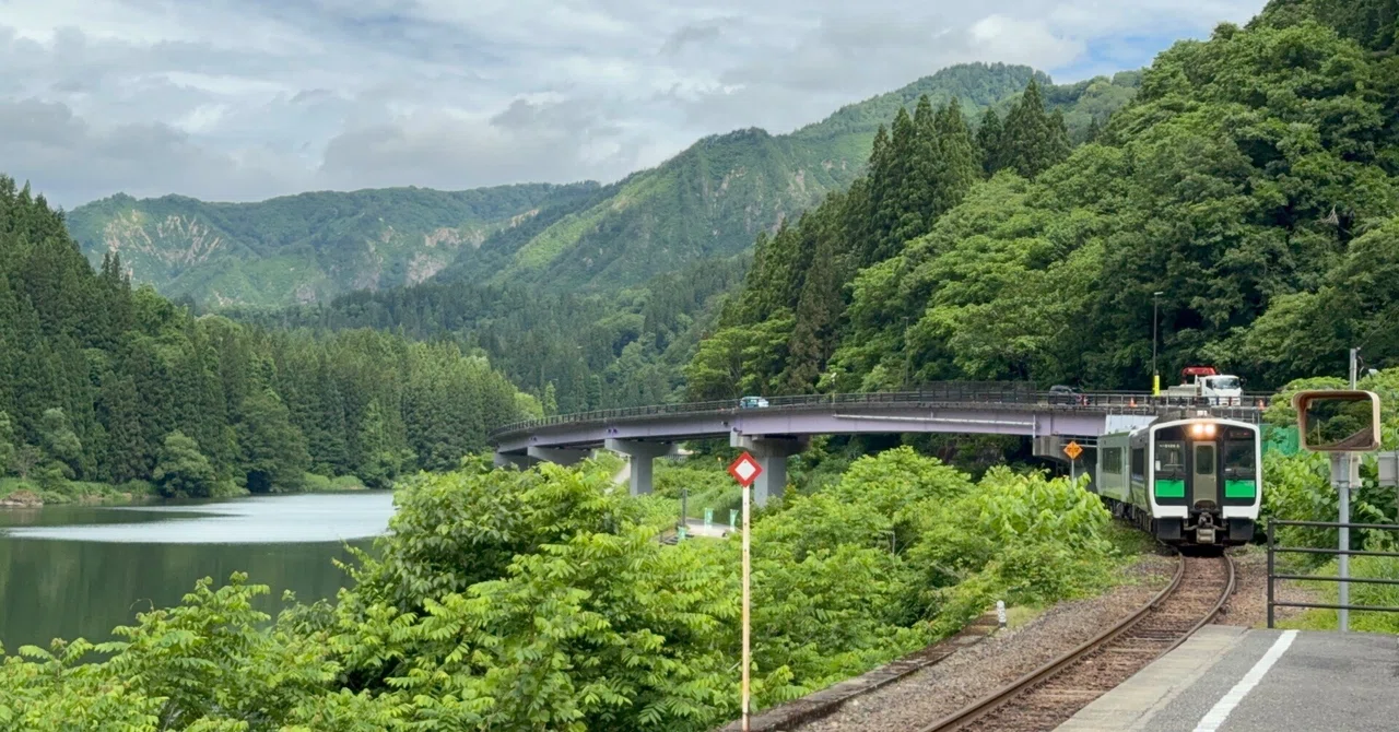 霧のない霧幻峡で食べたおにぎり。奥会津・只見線の朝