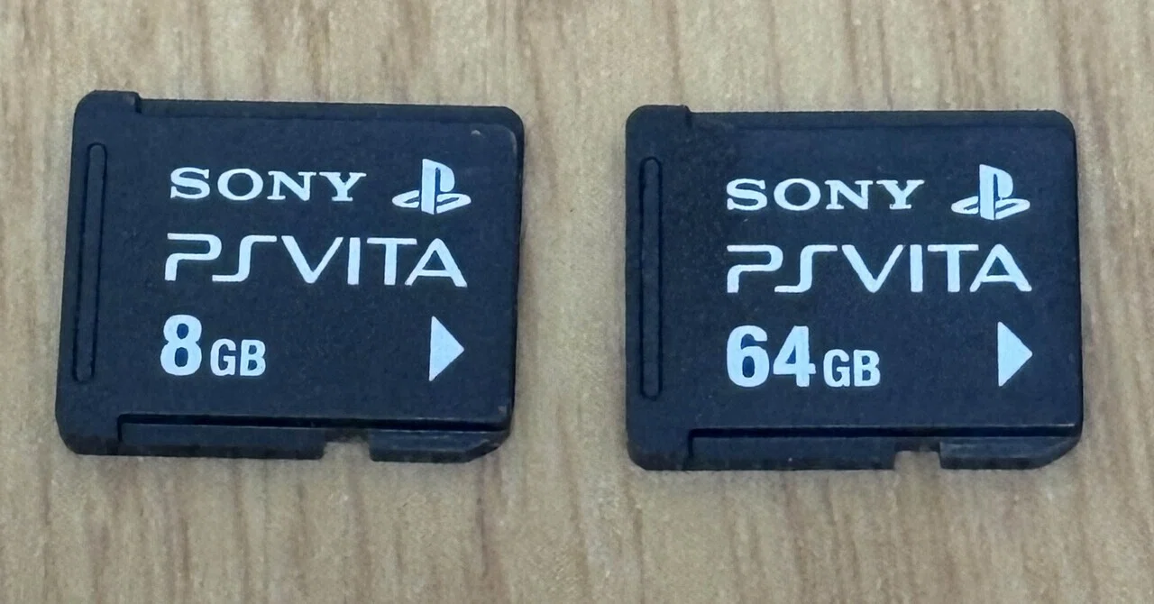 ◇【ソニー】PS Vita Wi-Fiモデル＋メモリーカード8GB PCH-1000 Vita