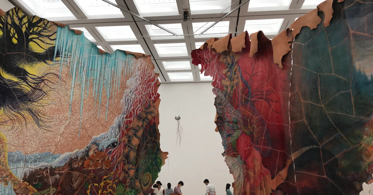 石仏、不動明王、日本制作、倉田辰彦作 新国立美術館の古典×現代2020 闇に浮かぶ仏像を見つめて｜Azusa Mizuno