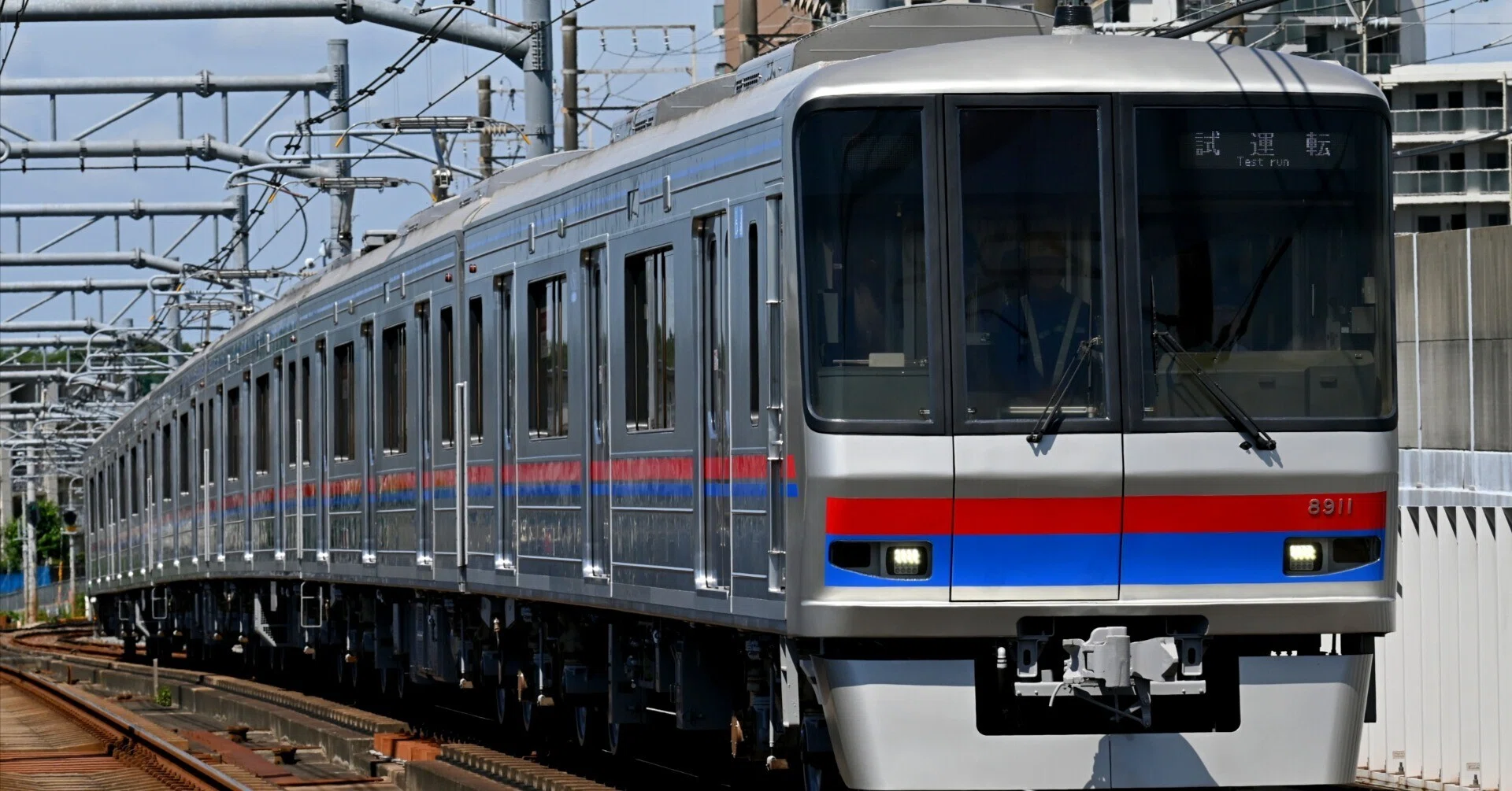 新京成（現京成松戸線）8900形車内形式板「8924」鉄道部品 京成松戸線 8900形出場試運転 カラー変更完了など・7月ニュース｜隣の