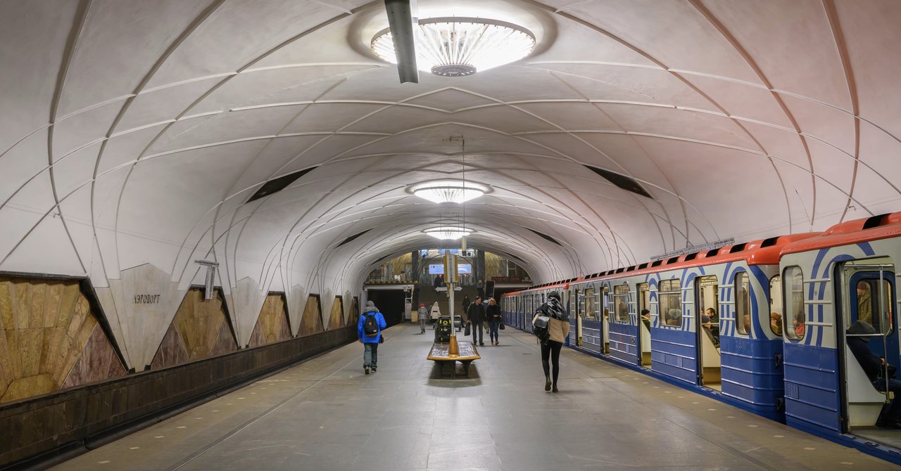 モスクワ地下鉄2号線アエロポルト(Аэропорт)｜RITA Aless