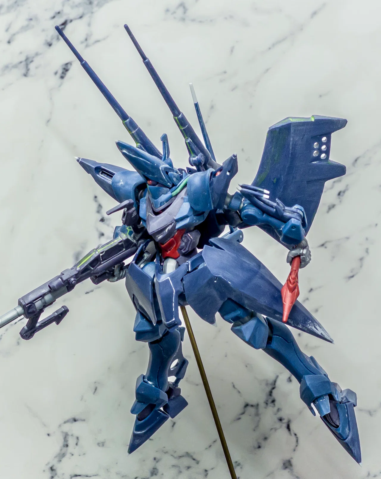 果たして仕事とコミケ原稿をやりながらガンプラを塗装せしめることは