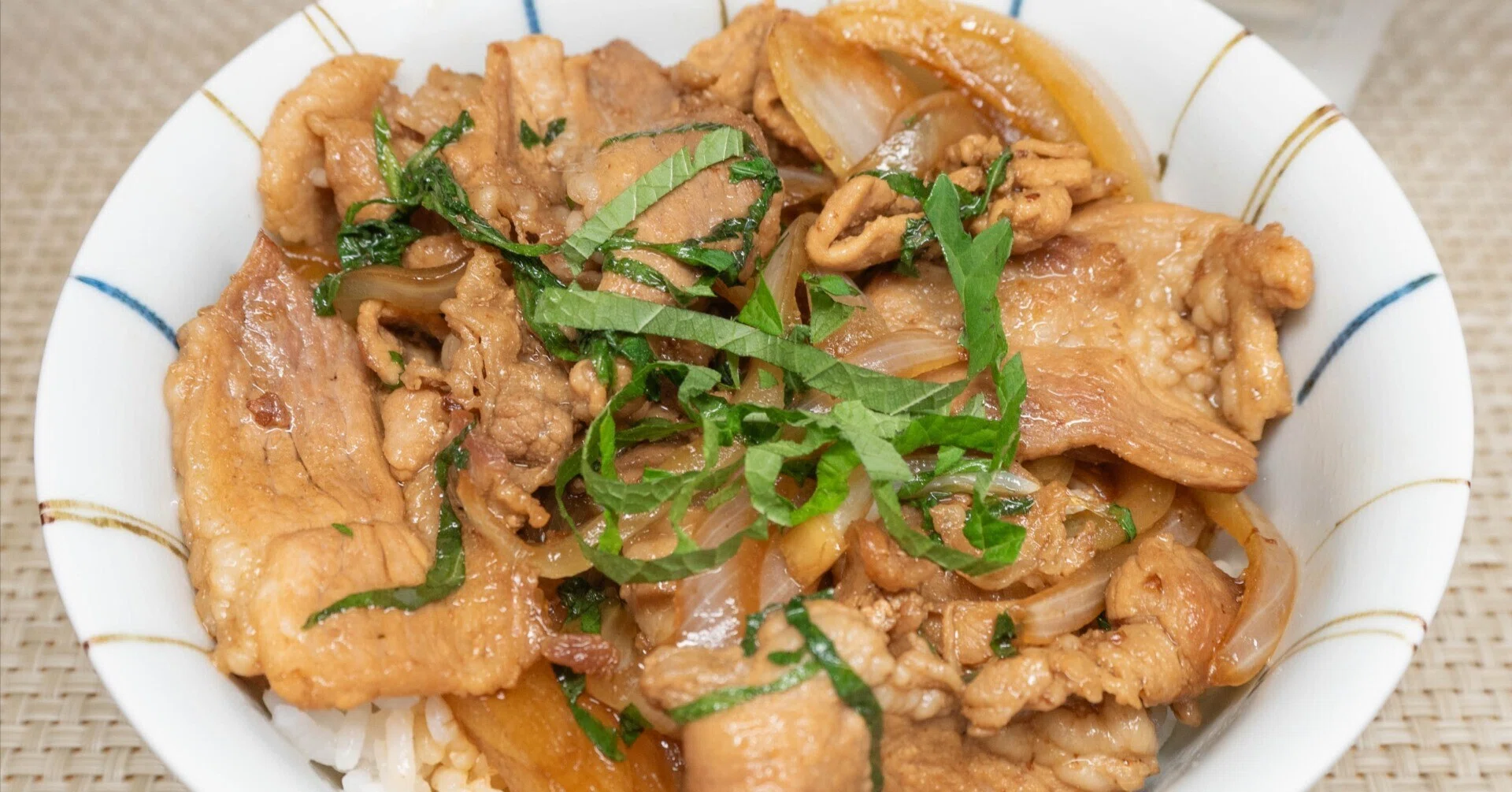 豚こまの味ぽんこってり丼｜movinow