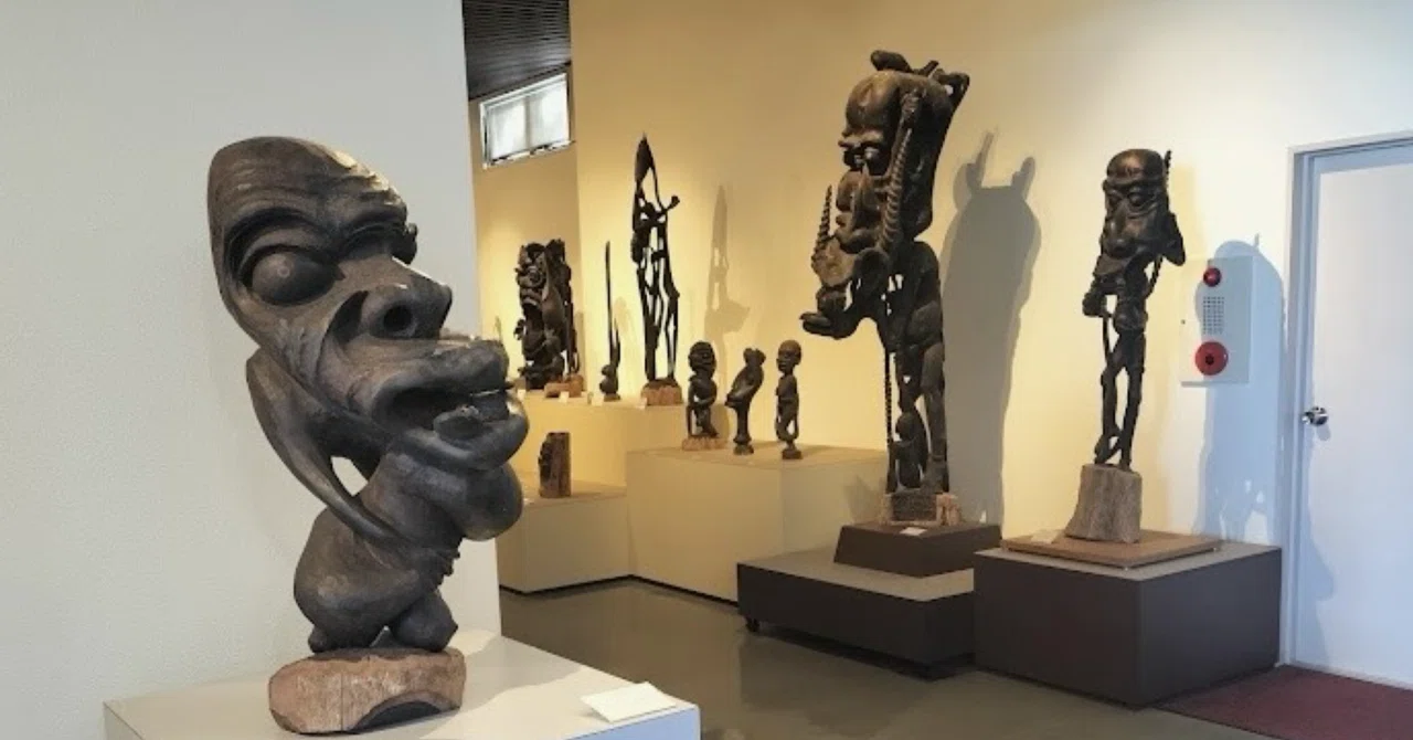 マコンデ彫刻 50年前、東アフリカから連れて帰った「精霊」。今も玄関